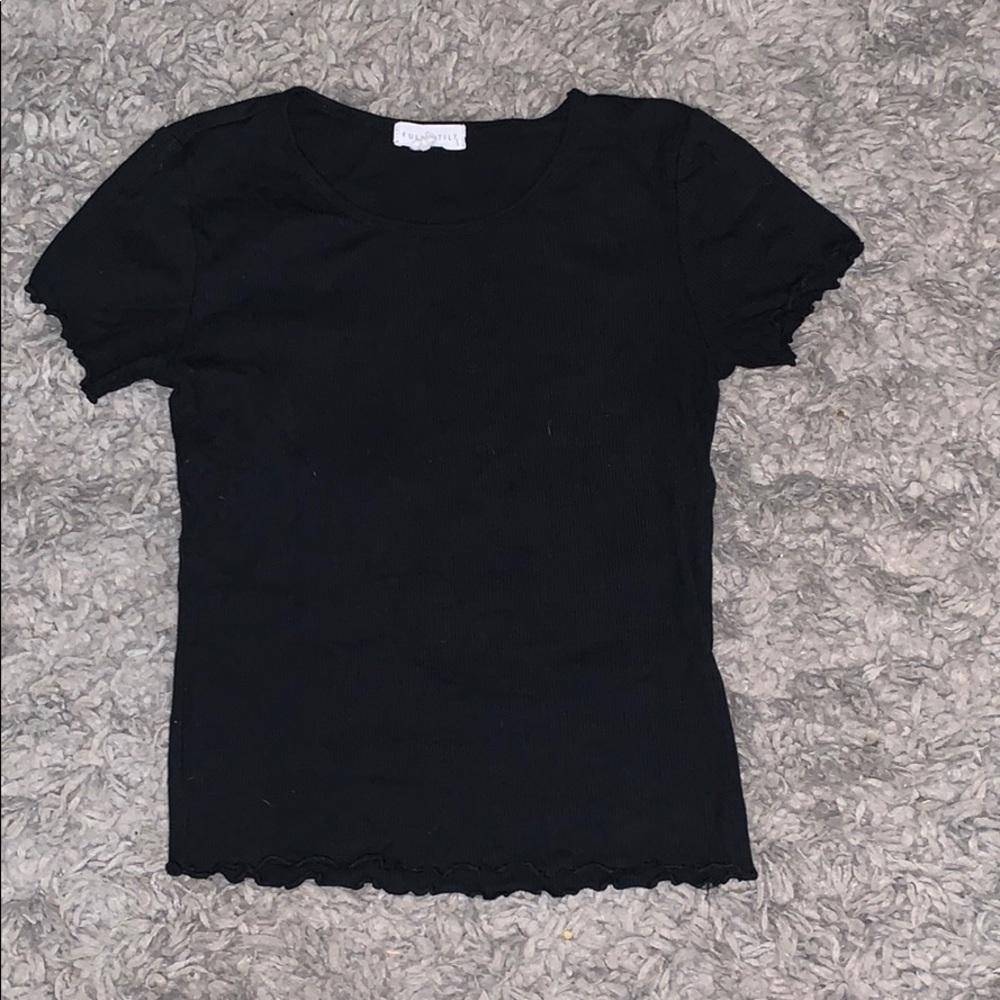 ribbed black t-shirt with ruffle on side & bottom